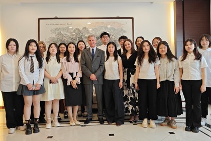保加利亚大使访问天津外国语大学